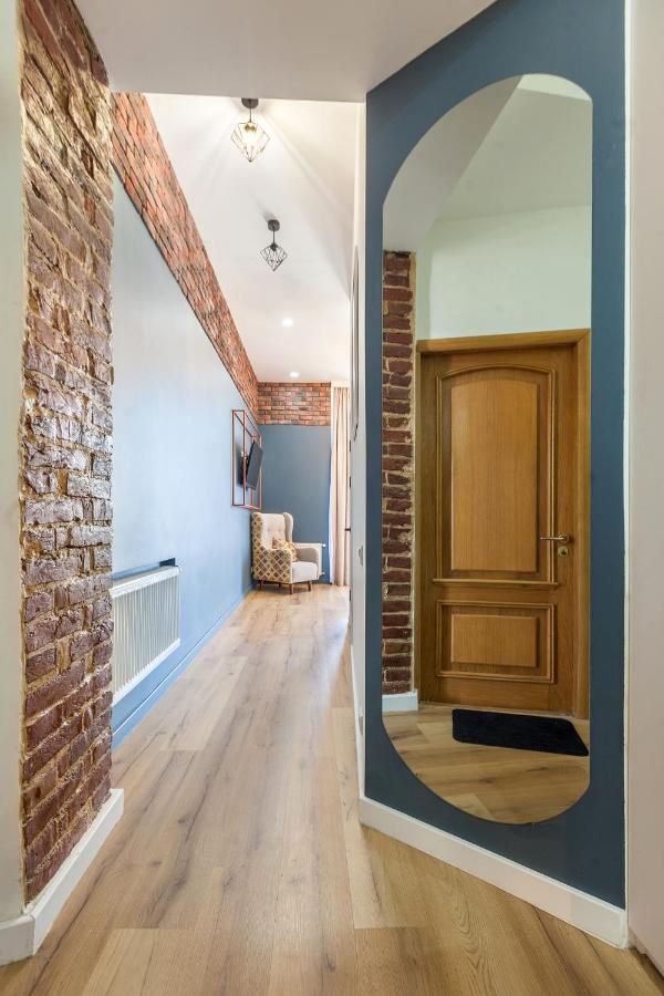 Leogrand Apartments On Khmelnytskoho 11 Lviv Bagian luar foto